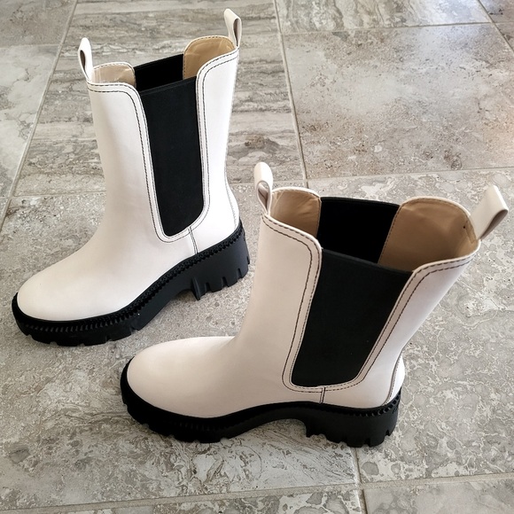 Coach Alexa Leather Bootie in Chalk/Black, Size 11 New in Box - Picture 6 of 16